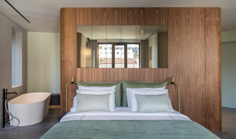 perianth-hotel-suite-bedroom-bathtub-interior-design-M-06-r.jpg