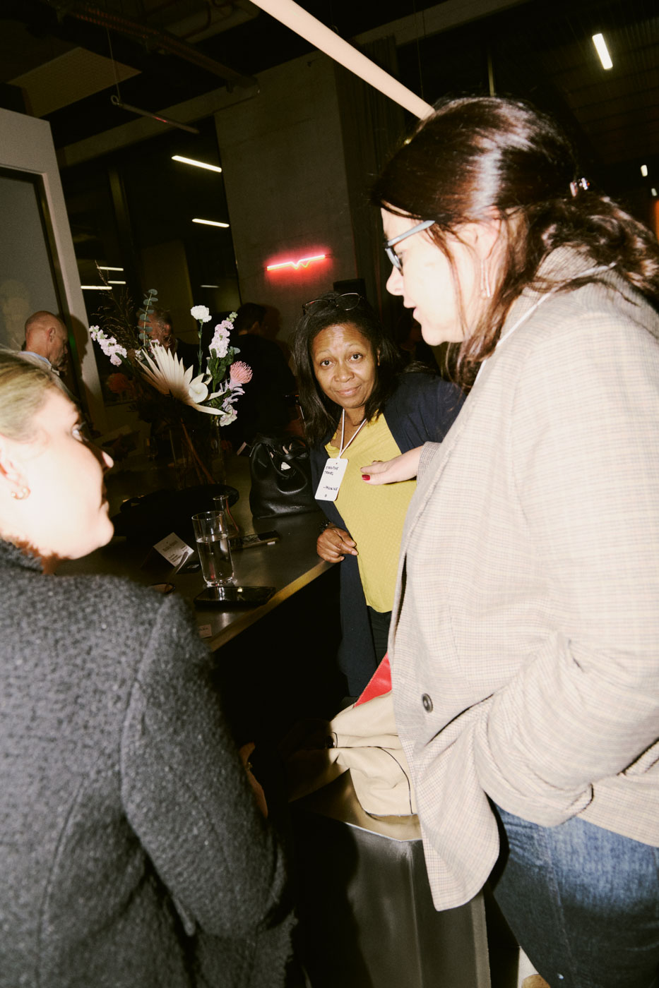 DH24 SALES AEW Geneva Travelpro 13