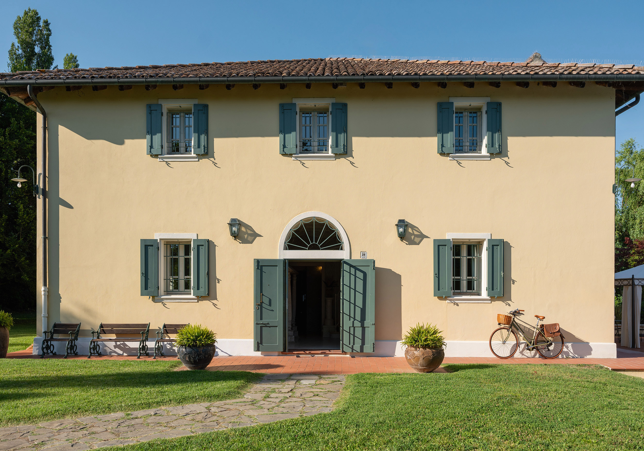 G 01 Elizabeth Country House