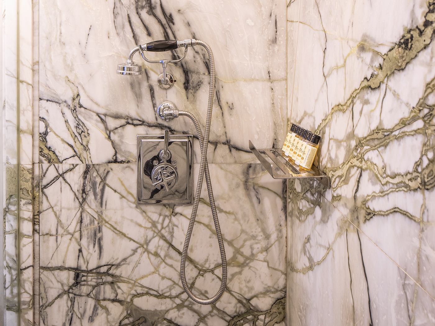 Bank Hotel Istanbul Deluxe King Room R 07