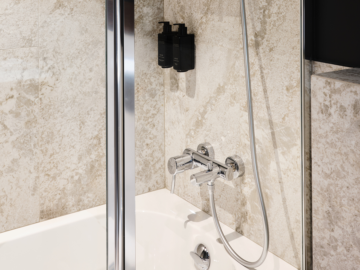 Hotel Reja Junior Suite R 06