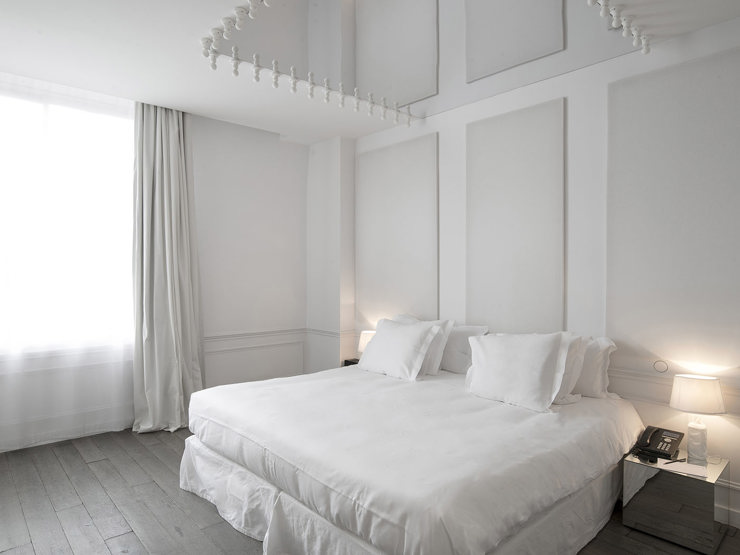 La Maison Champs Elysees White Cover Suite R 01