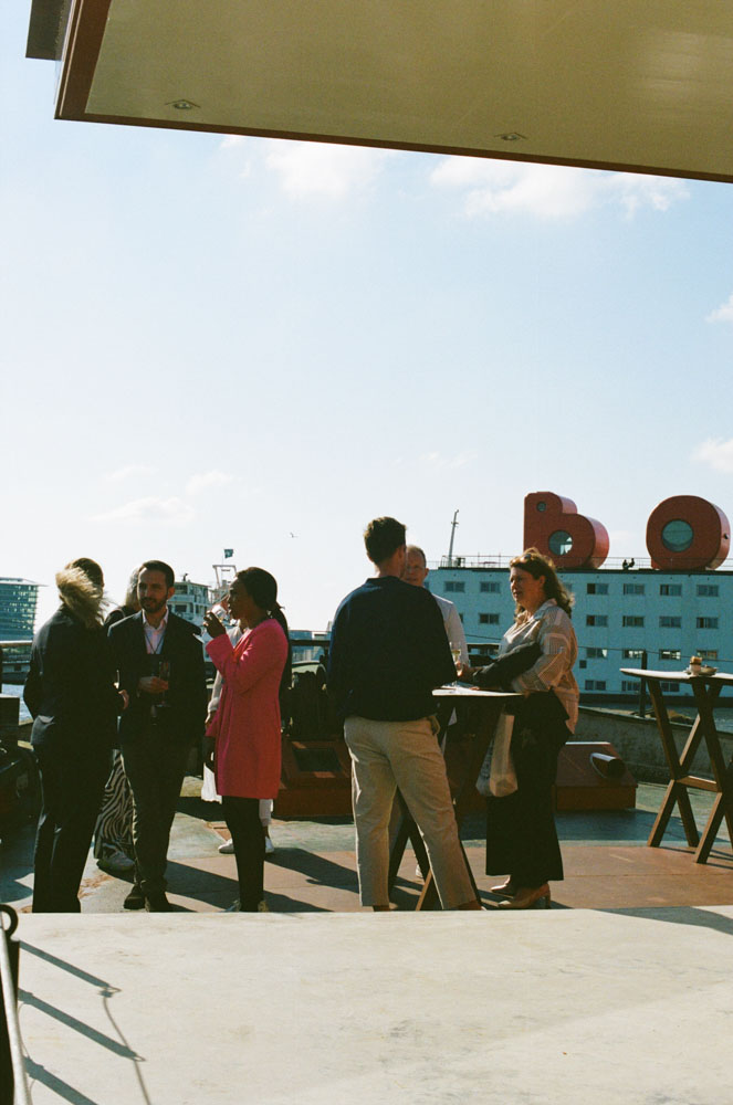 DH24 CE Amsterdam Travelpro02