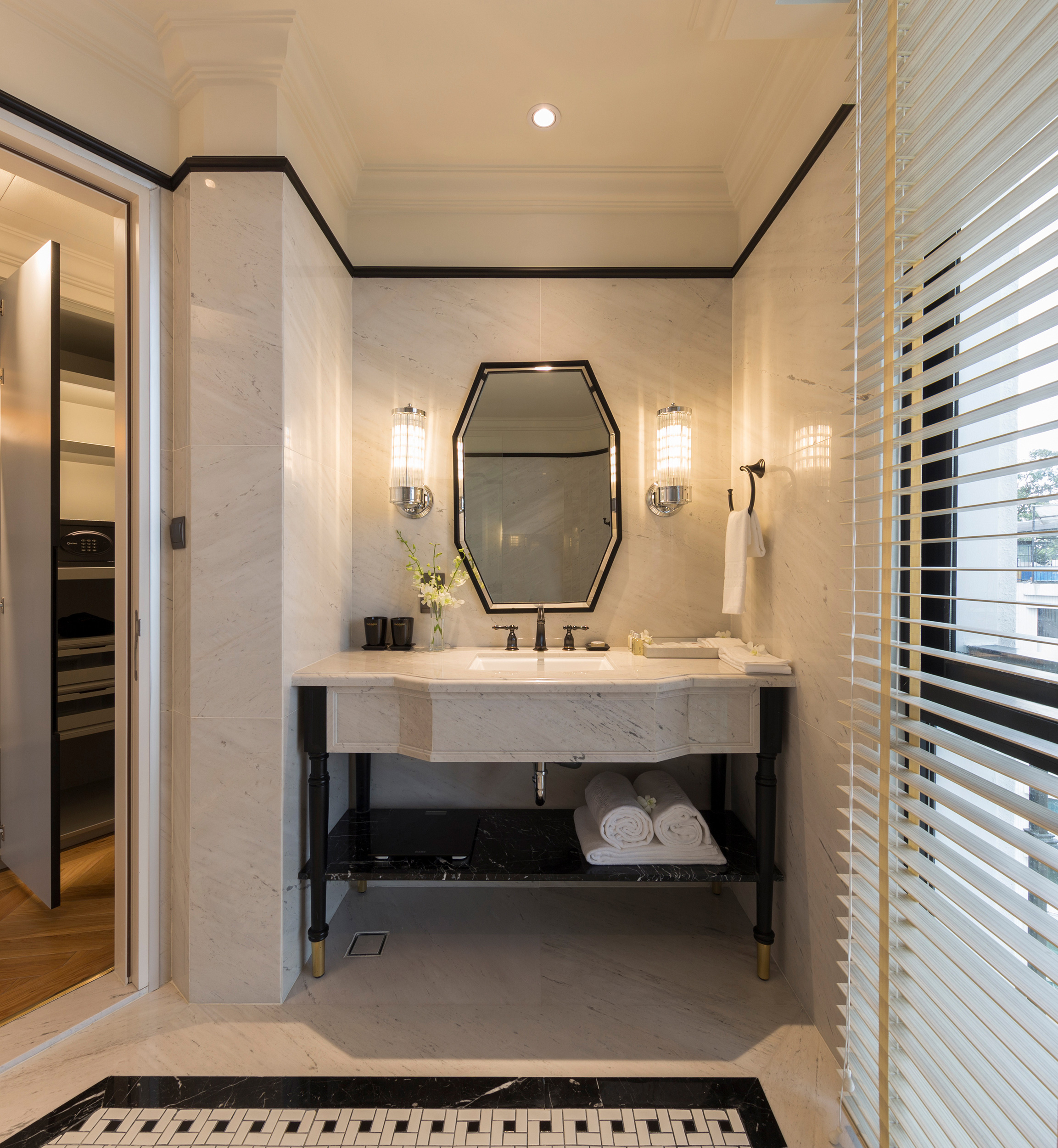 G 16 Bach Suites Saigon