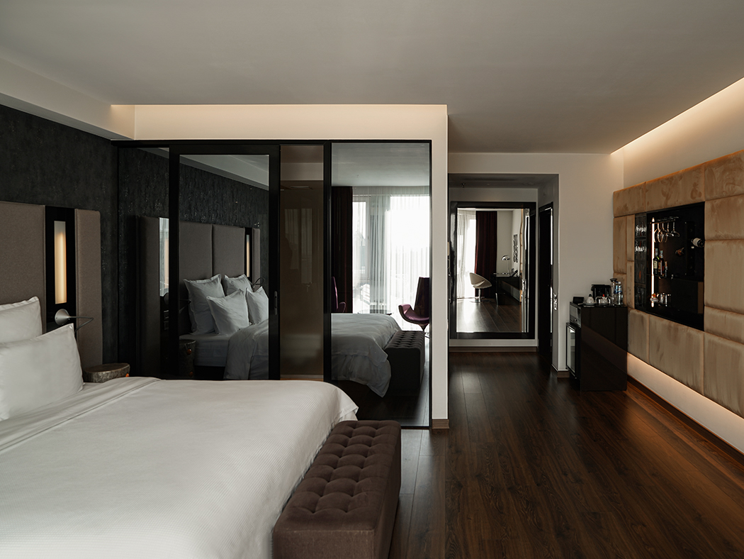 11 Mirrors Desire Deluxe Room V3 R 02