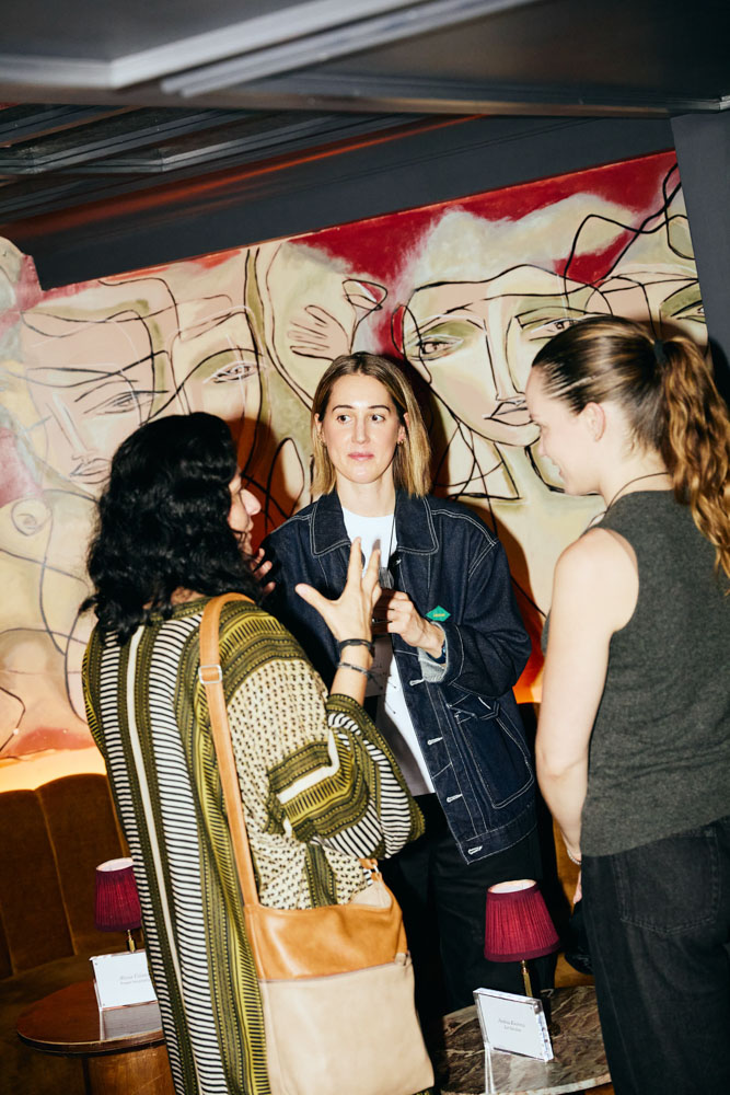 DH SALES24 S NY Travelpro 05