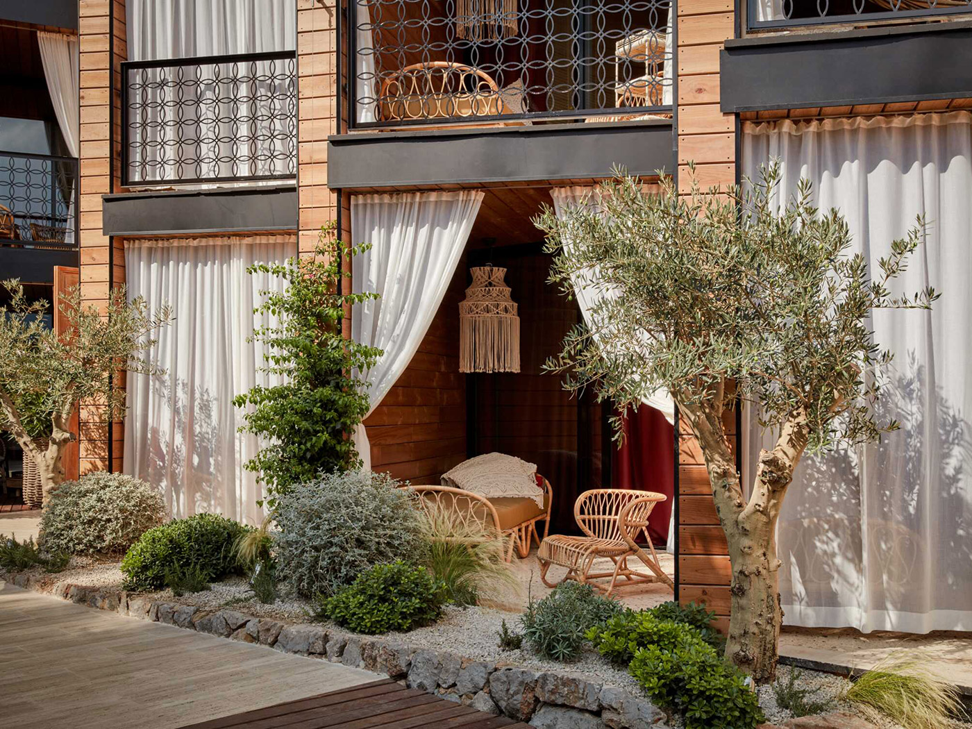 Bikini Island Poolside Room R V3 02