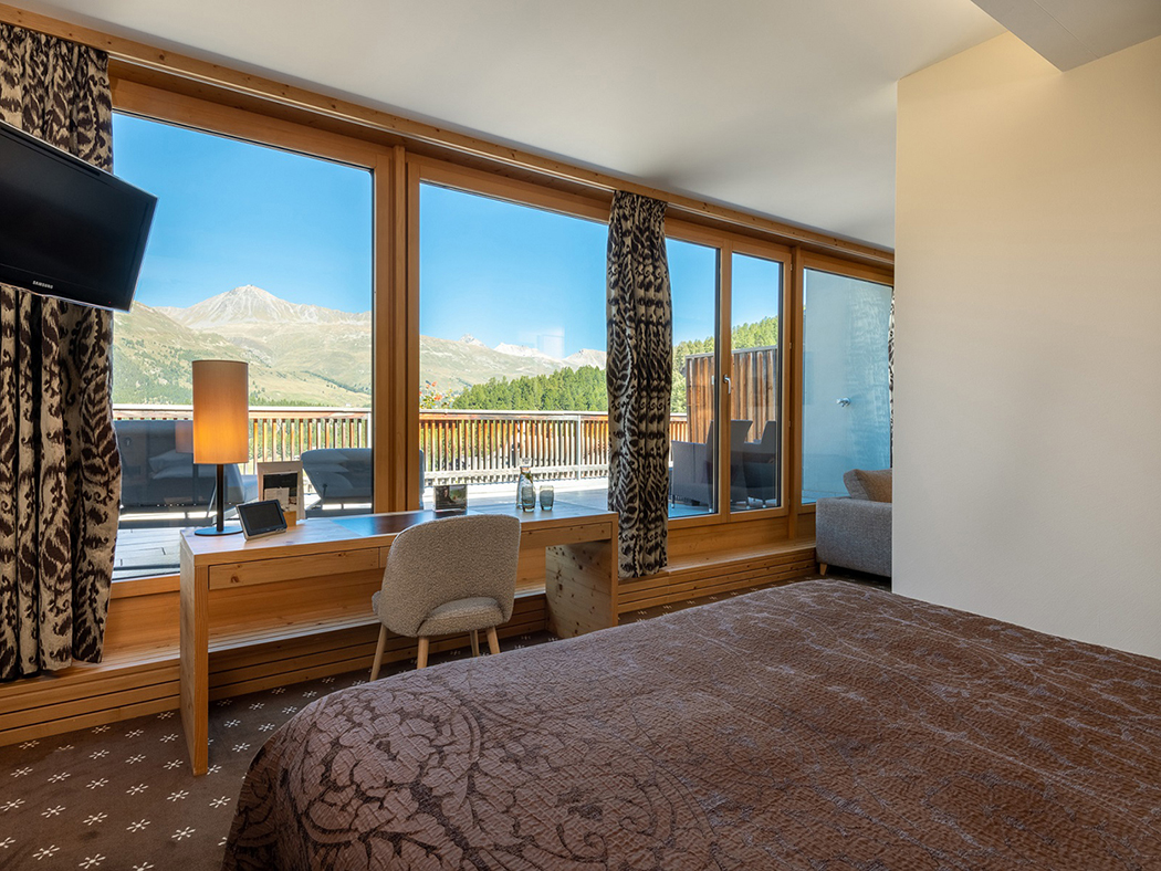 Nira Alpina Alpine Junior Suite Jacuzzi R 03 (1)