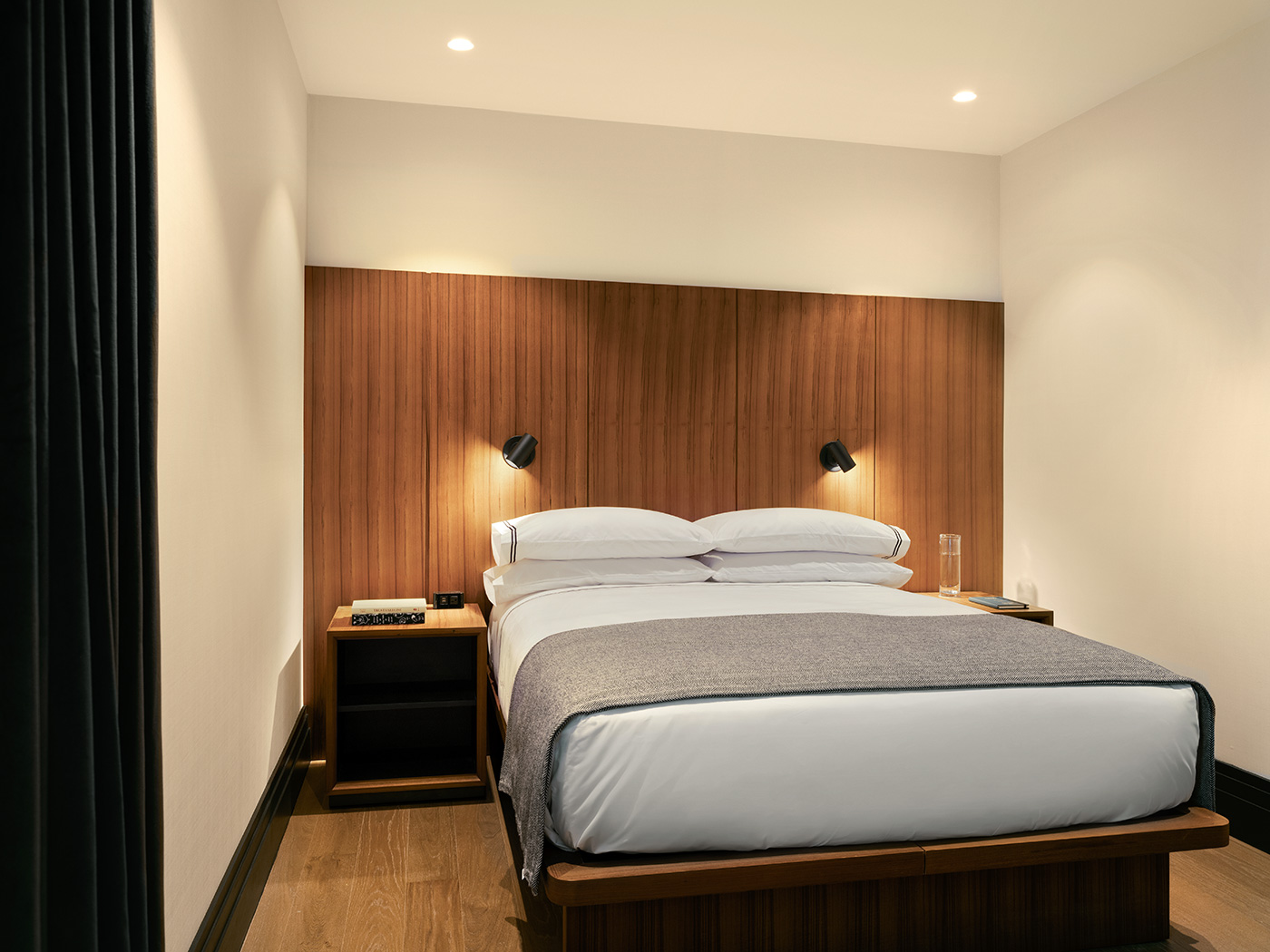 The Moore Accessible Queen R 01