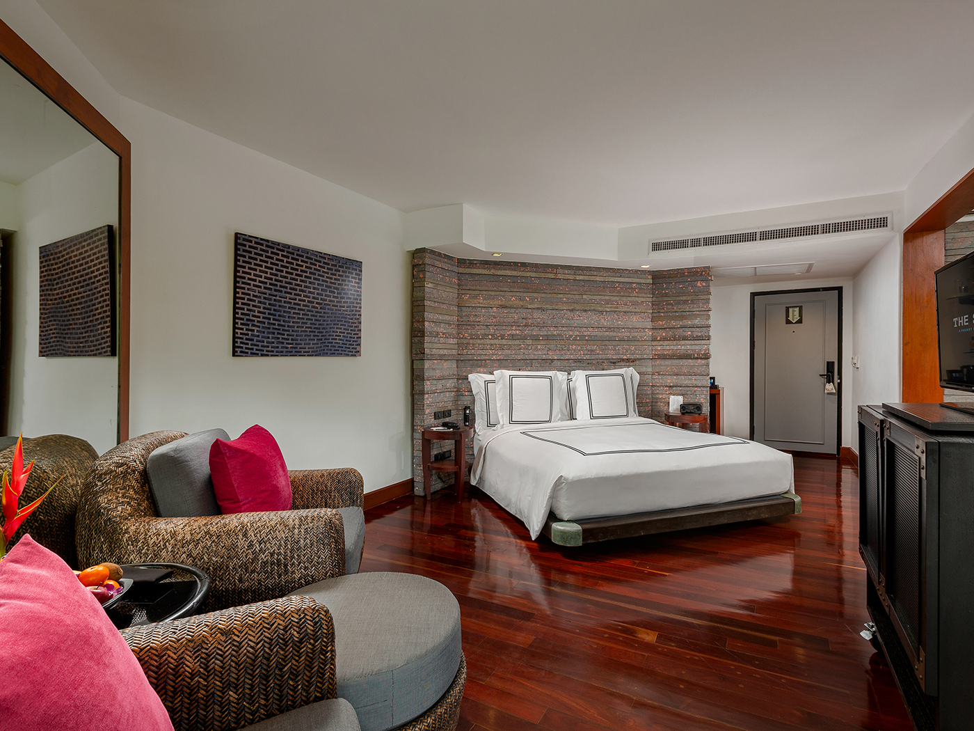 The Slate Indigo Studio V5 R 04