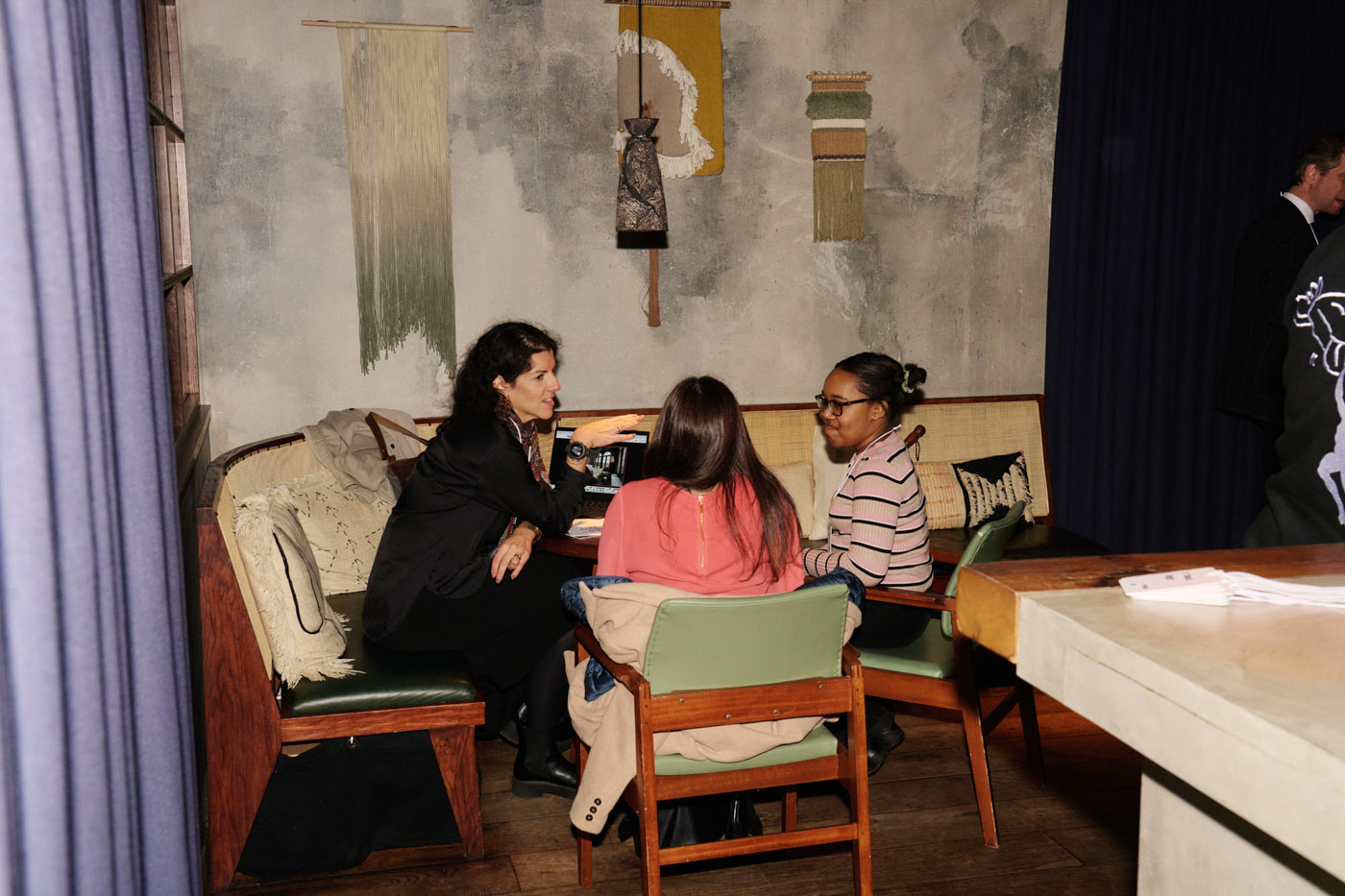 DH24 AEW London Travelpro 11