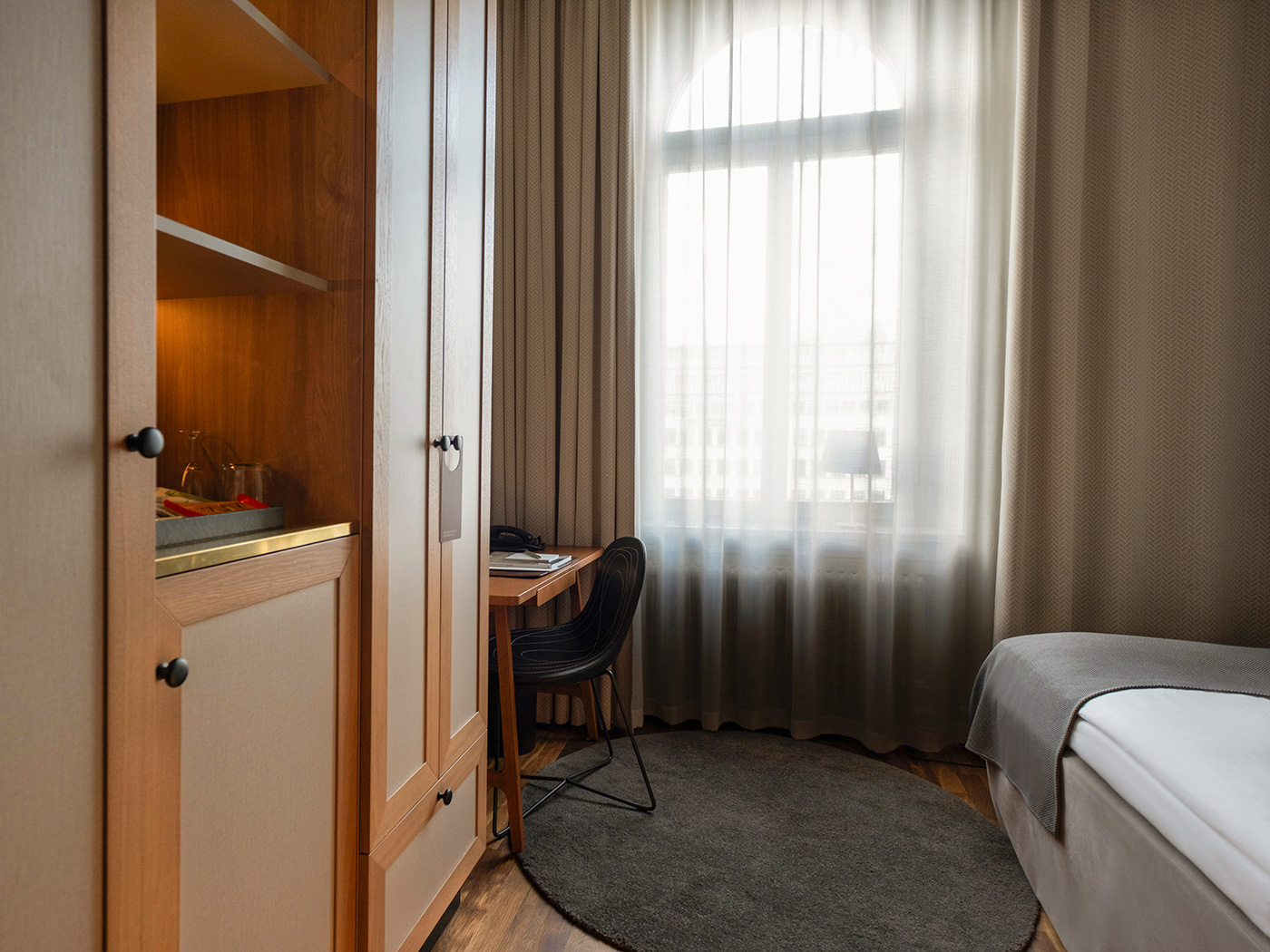 Nobis Stockholm Small Double R 03