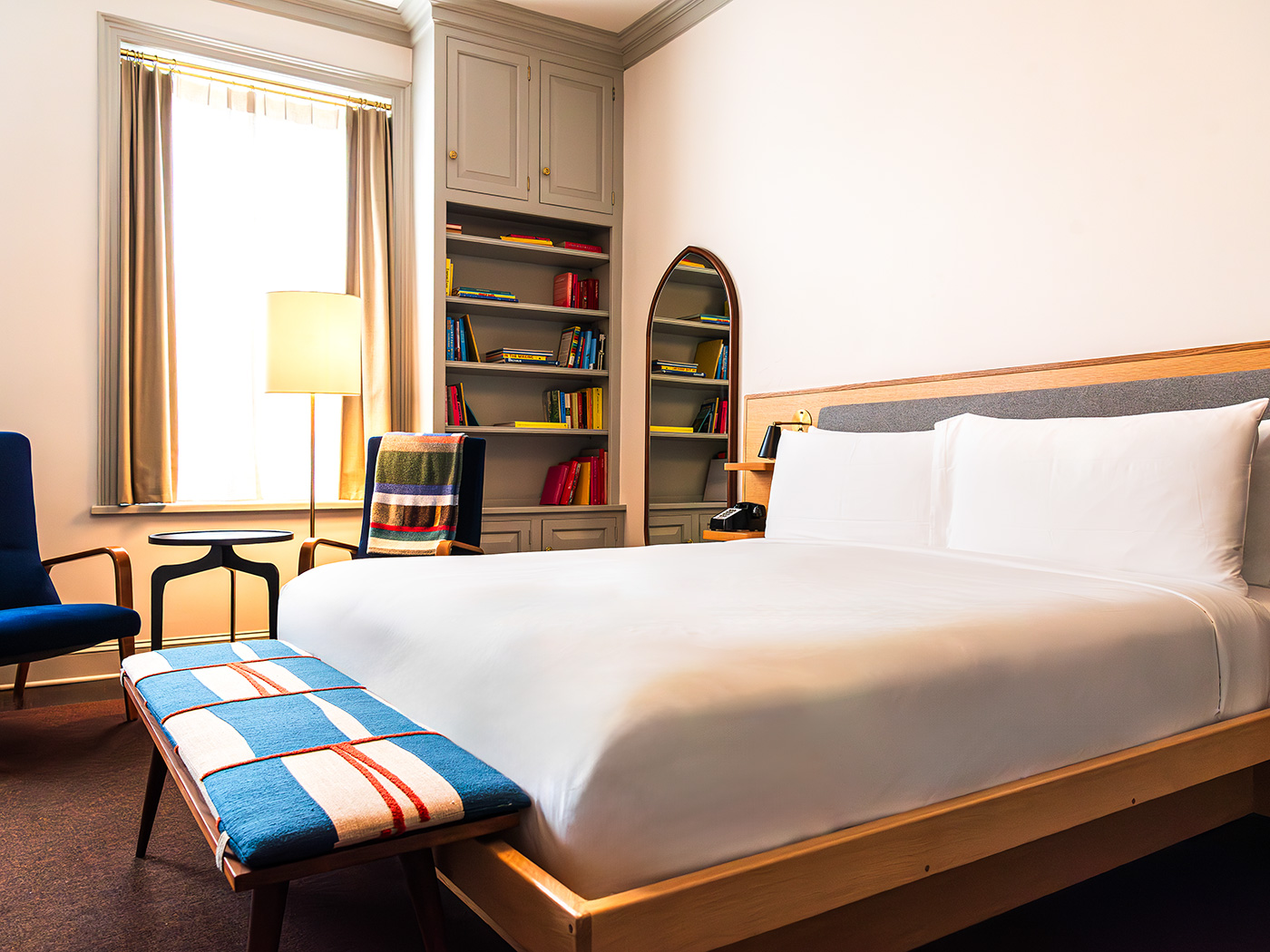 Hotel Kinsley Pearl St Grand King Fireplace R 03