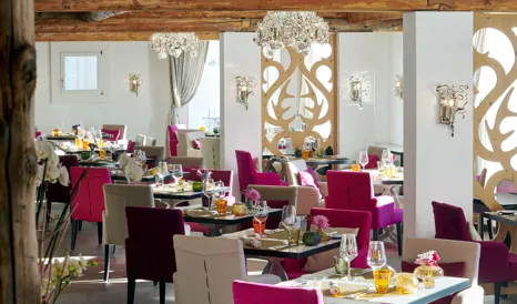 Giardino Mountain Restaurant Dining Tables Interior Design M 07 R