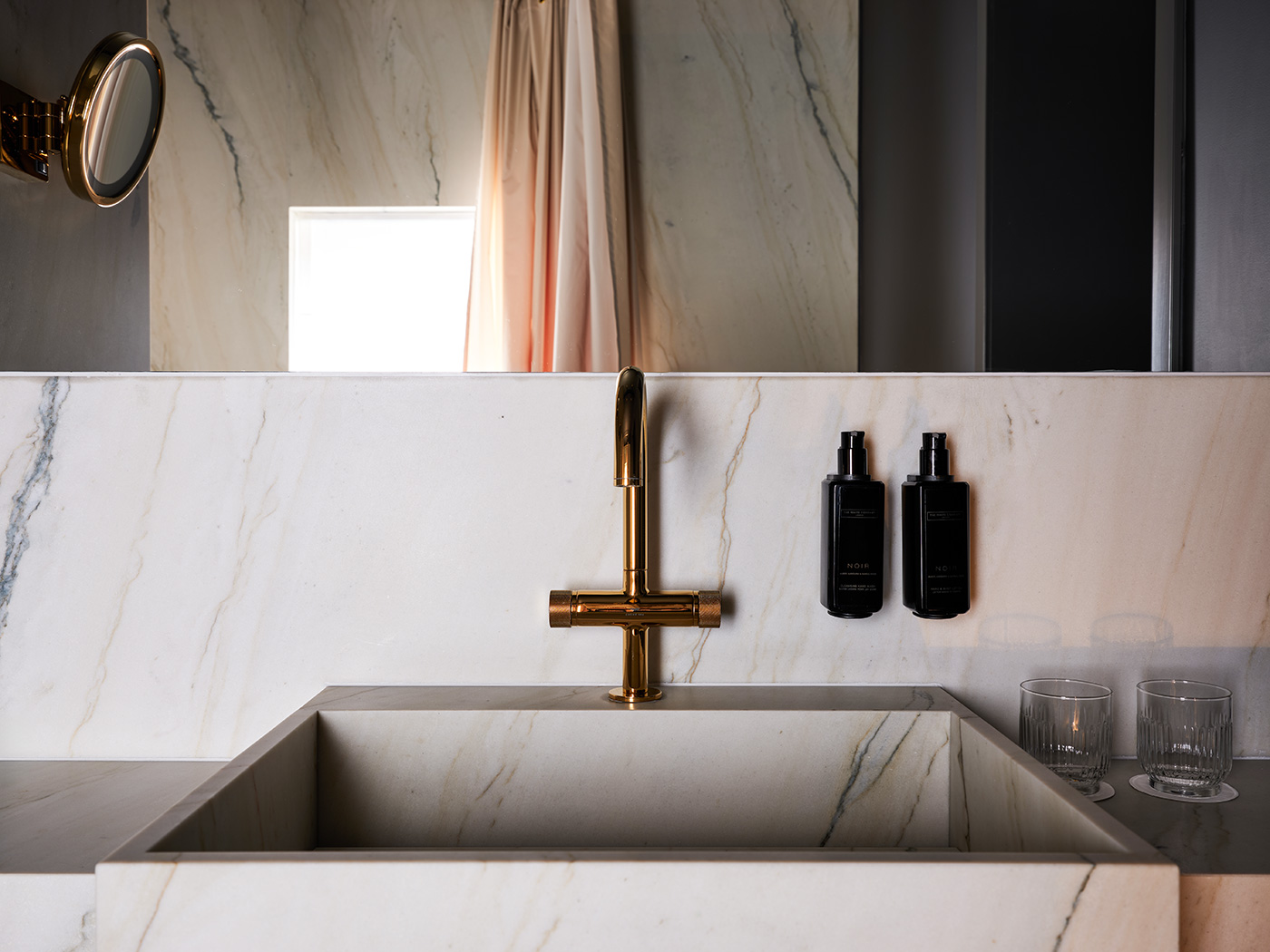 Hotel Reja Royal Suite V2 R 09