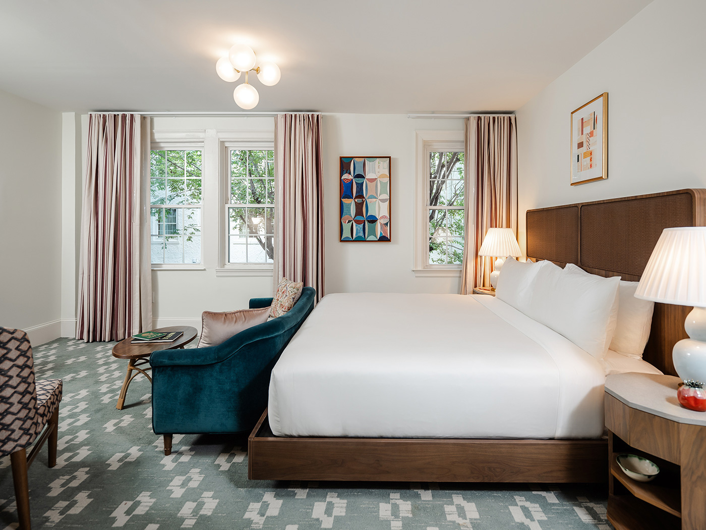 Hotel Granada Deluxe King Guestroom R 01