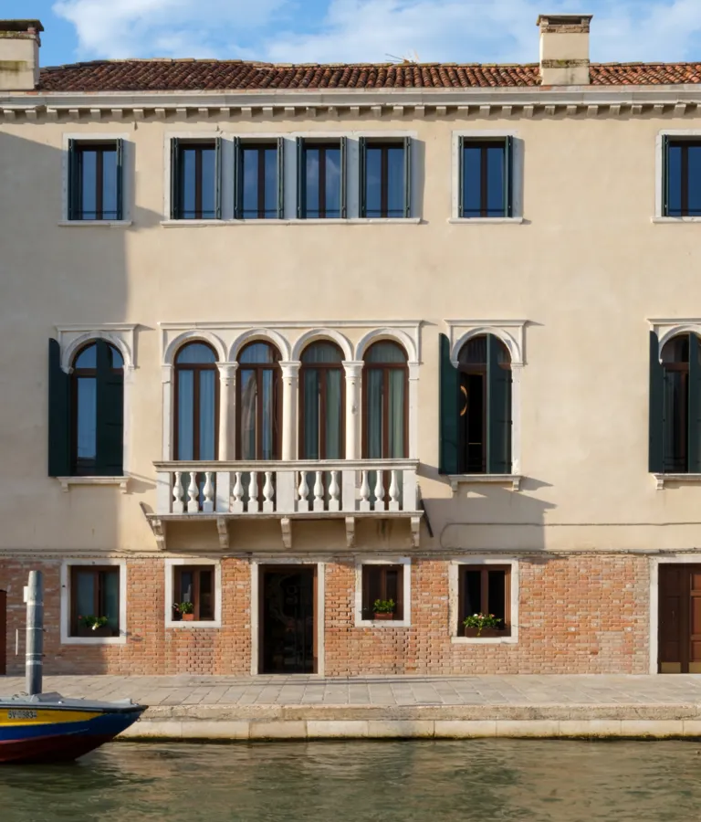 Elizabeth Unique Venice Architecture