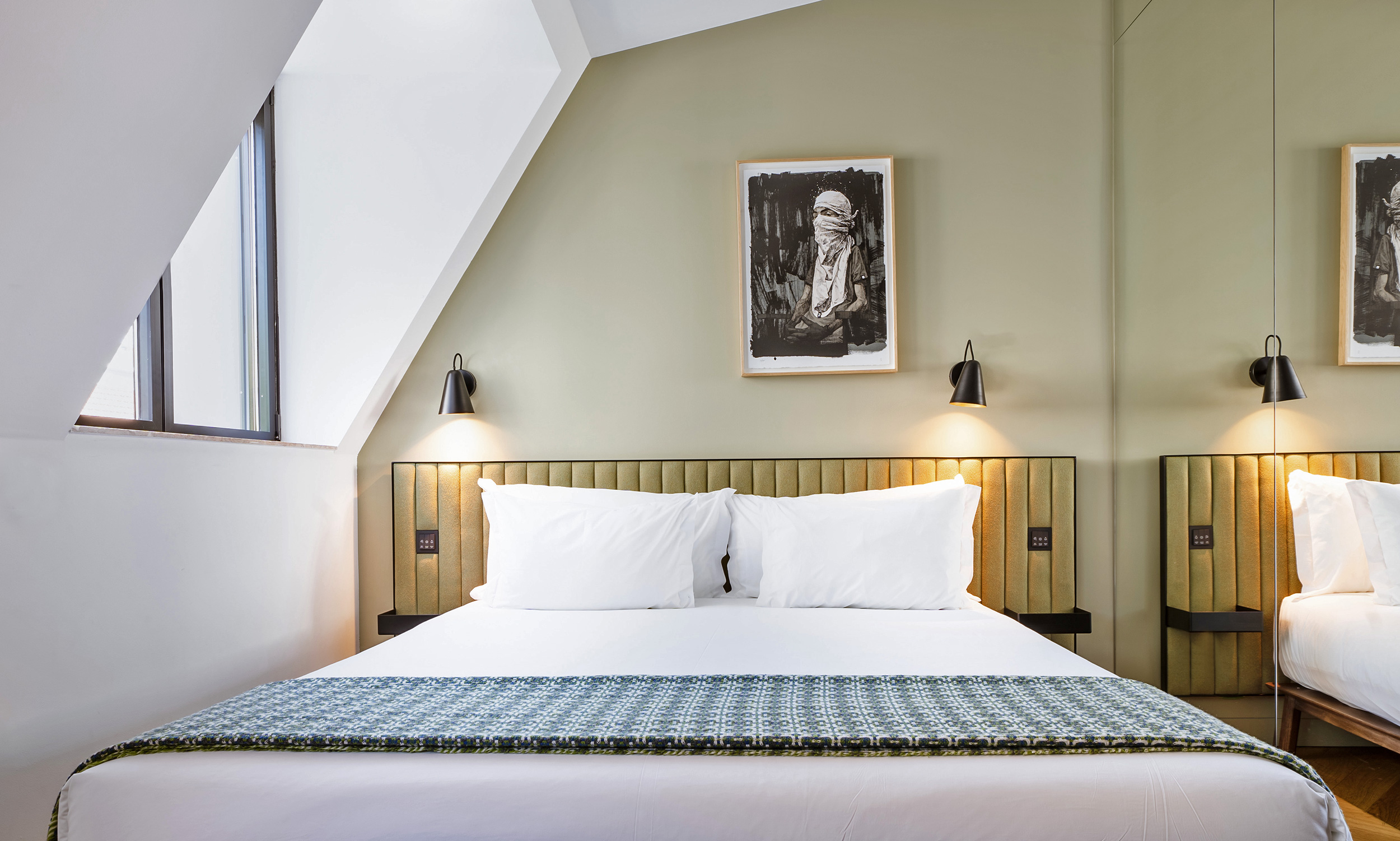 G 12 Hotel Hotel