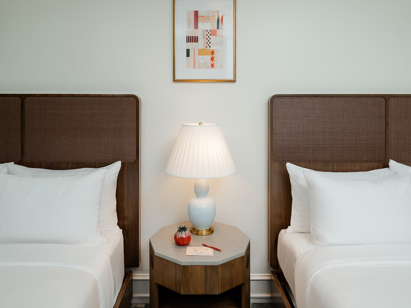 Hotel Granada Two Queens Guestroom R 02