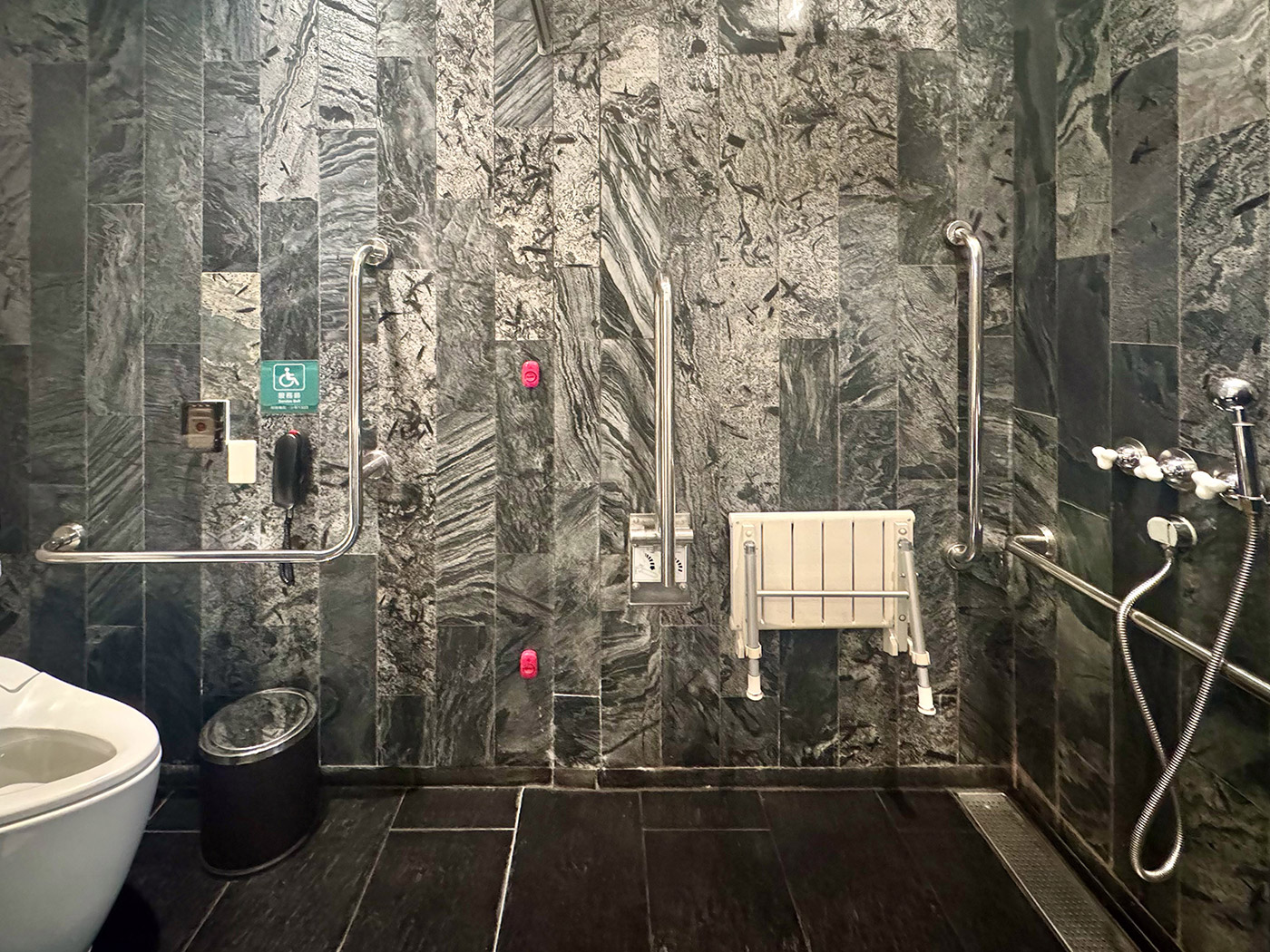 Gloria Manor Accessible Room R 04