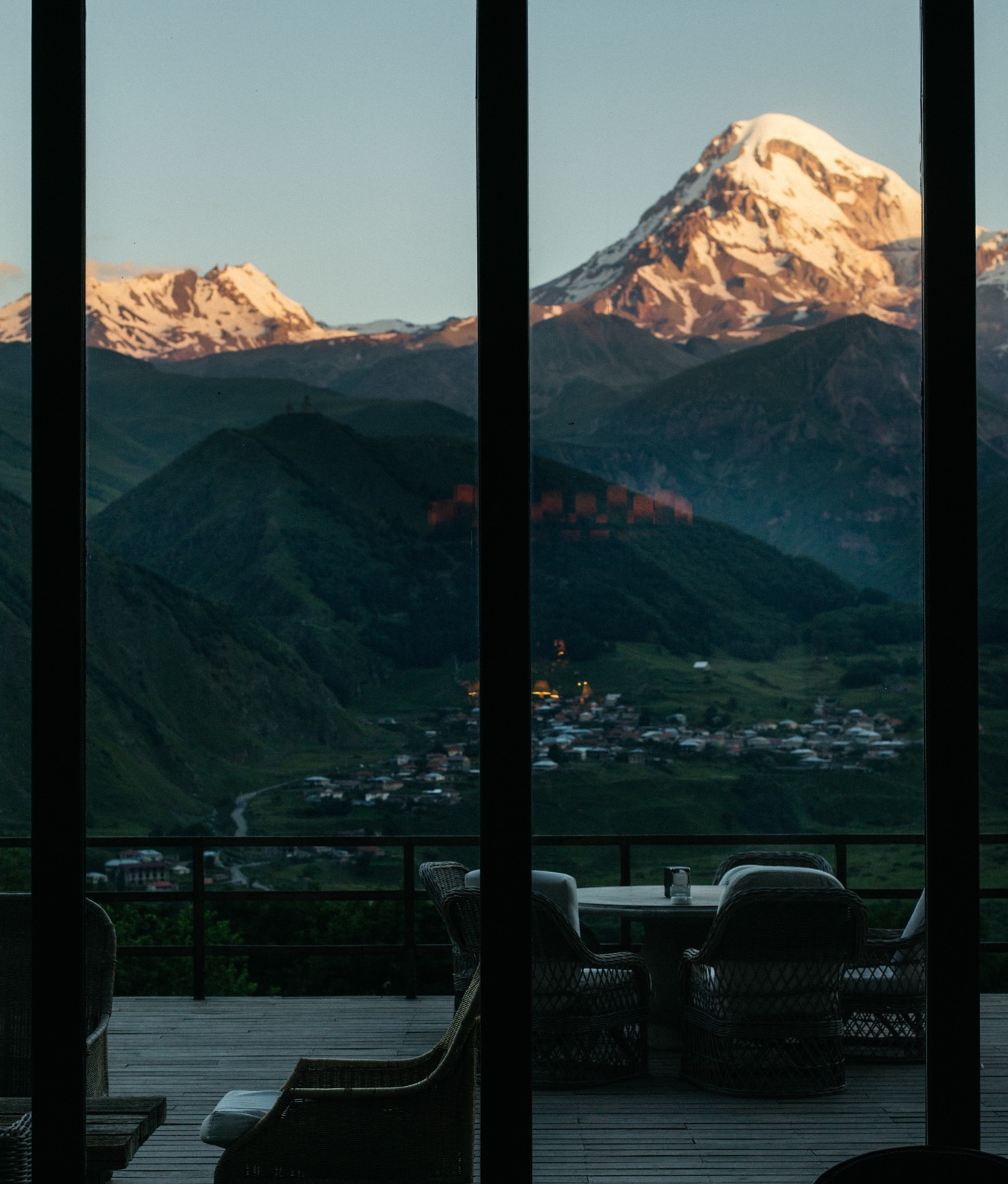 Rooms Hotel Kazbegi Theme Box 02 Mountain 3