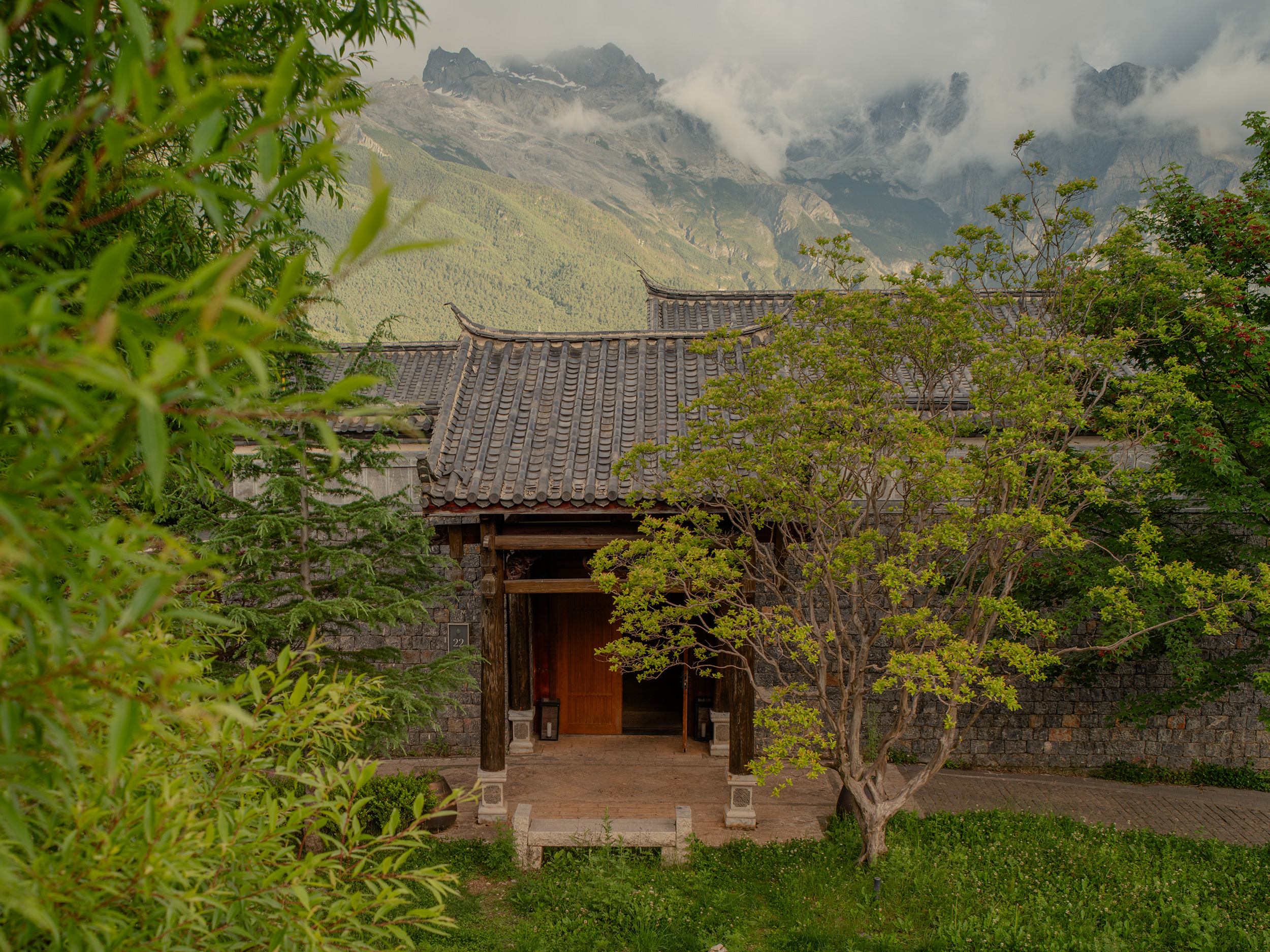 G 04 Jinmao Pureal Mountain Lijiang China