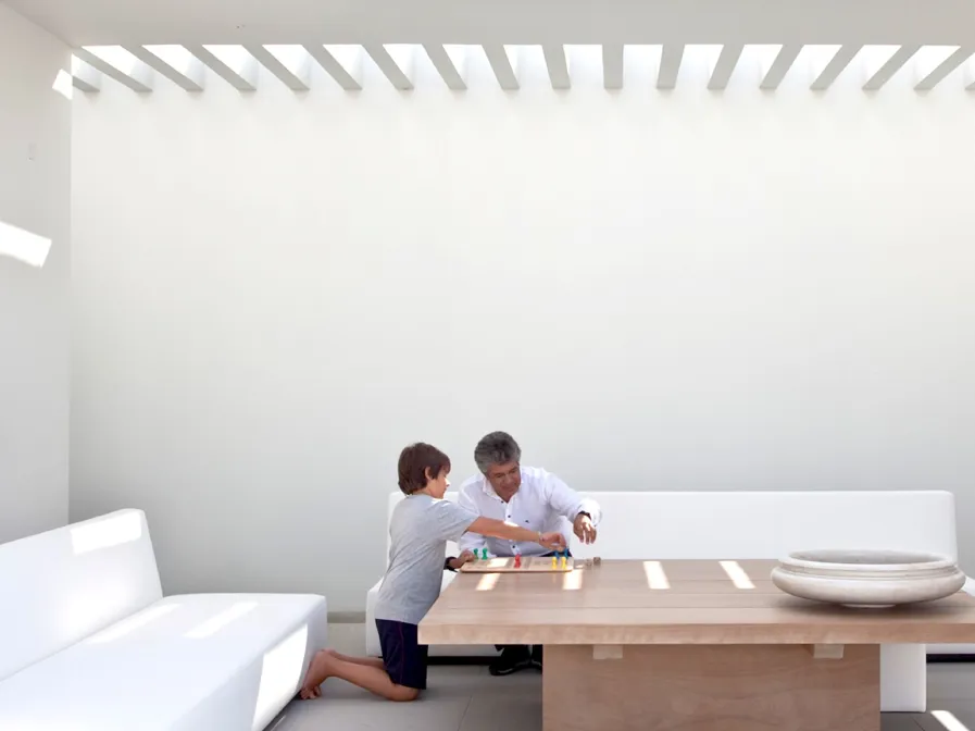 001 Thanos Michaelides