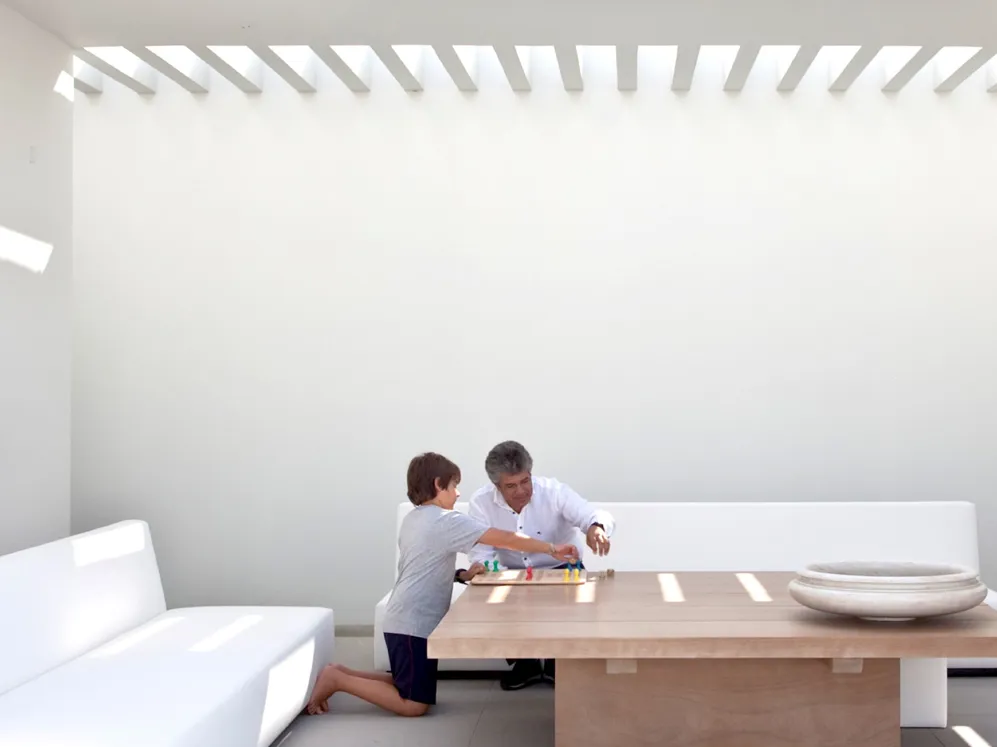 001 Thanos Michaelides