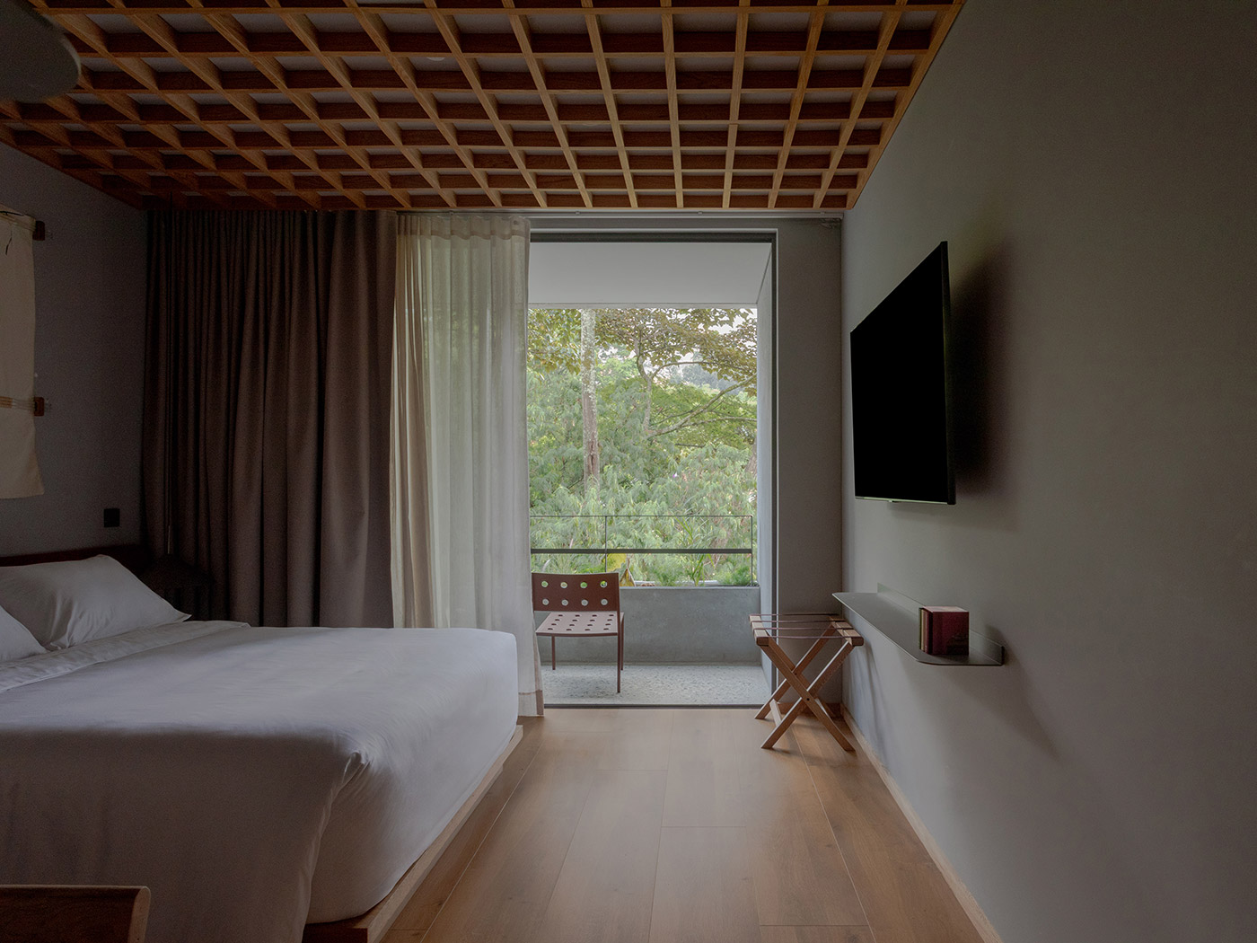 Wake Medellin Signature R 02