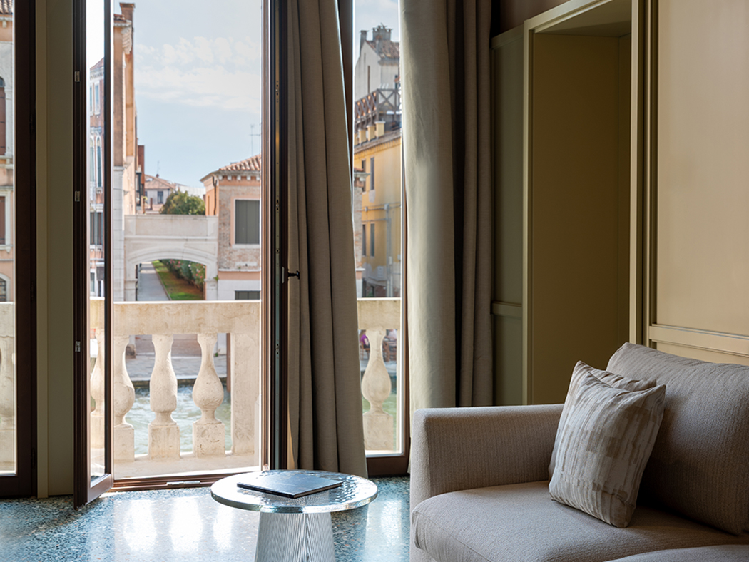 Elizabeth Unqiue Venice Suite Spa Canal View R 07