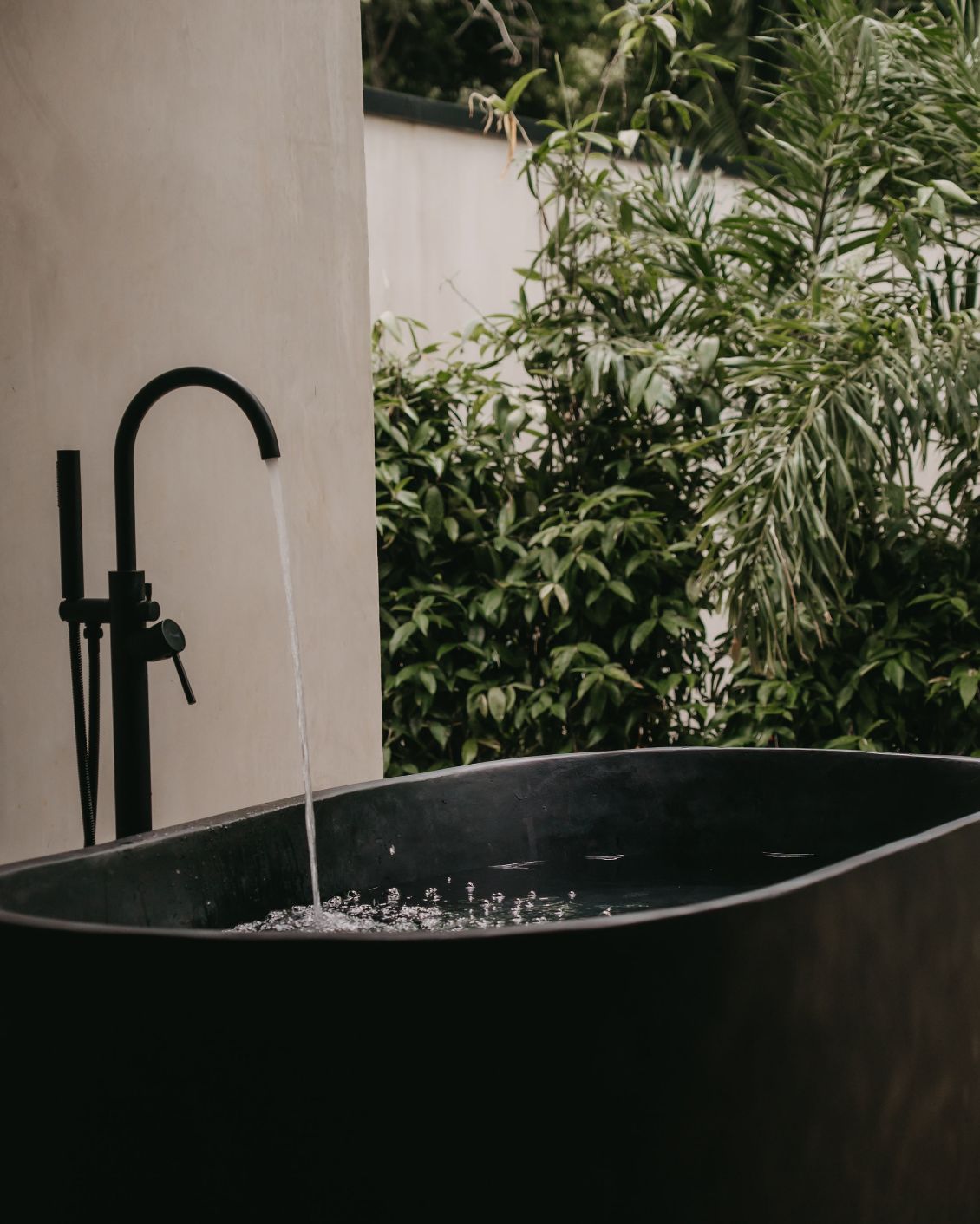 06 1 Sneak Peak Esh Hotel Guestroom Bathtub