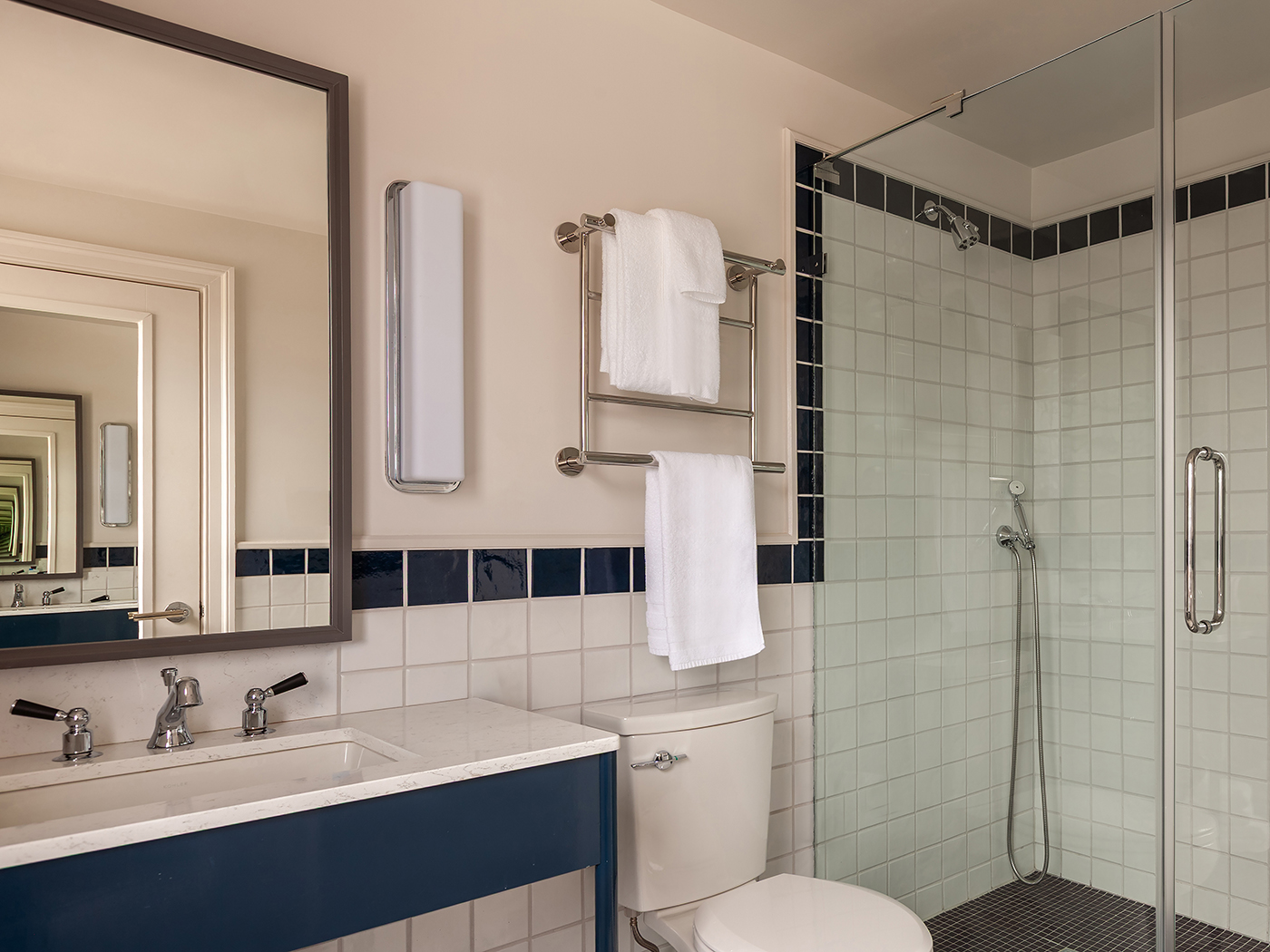 The Flat Iron Hotel Apex King Suite R 06