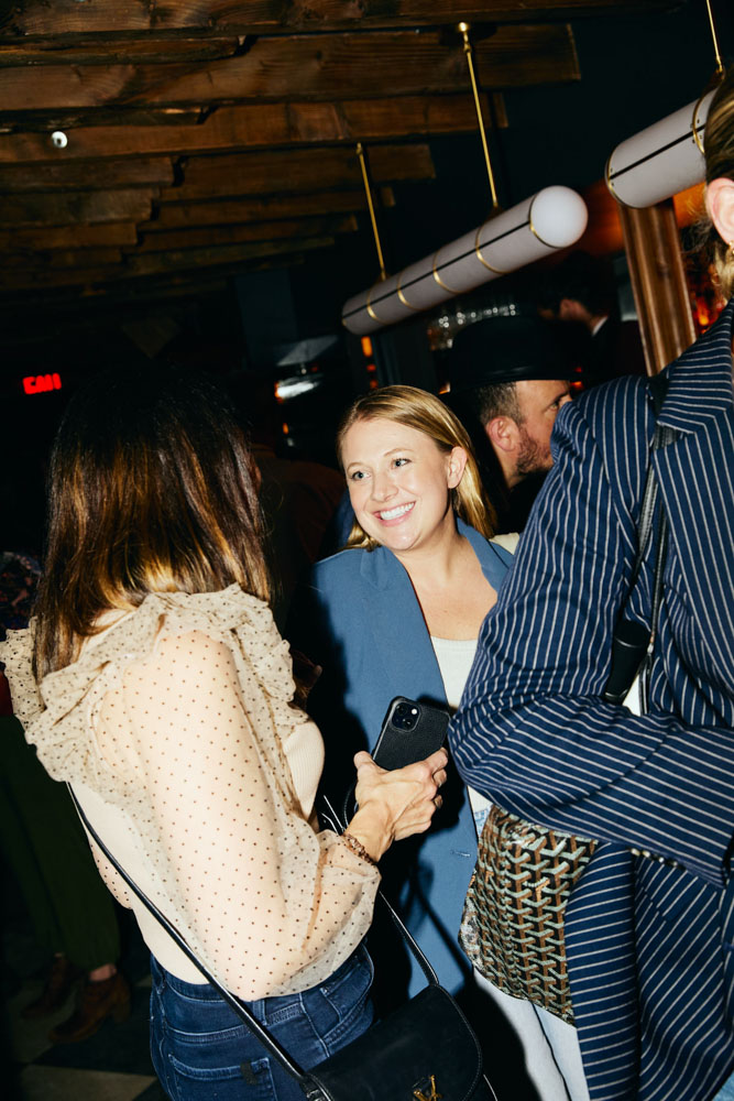 DH SALES24 S NY Travelpro 06