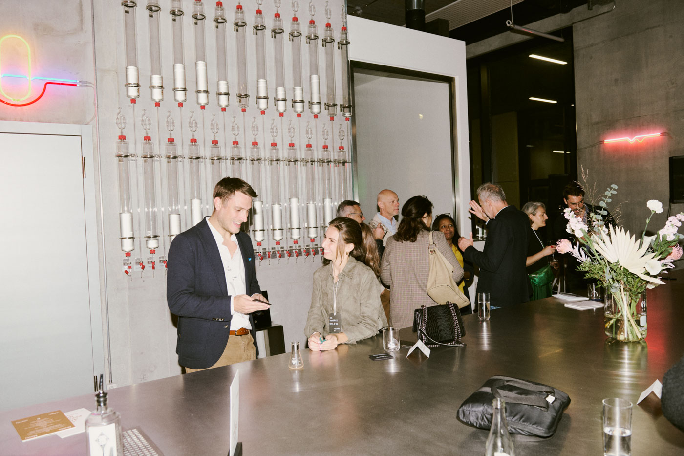 DH24 SALES AEW Geneva Travelpro 20