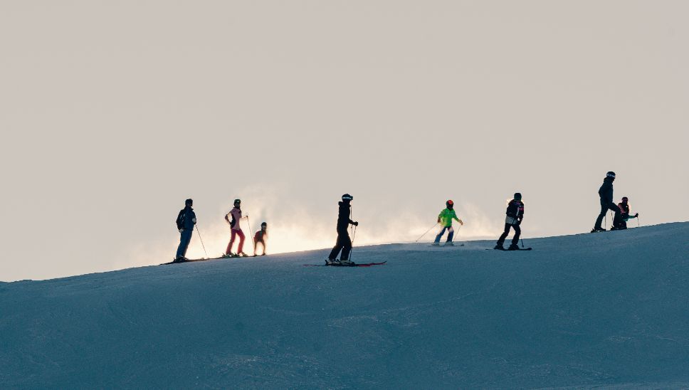 07 Female Wellness Rocksresort Skiing