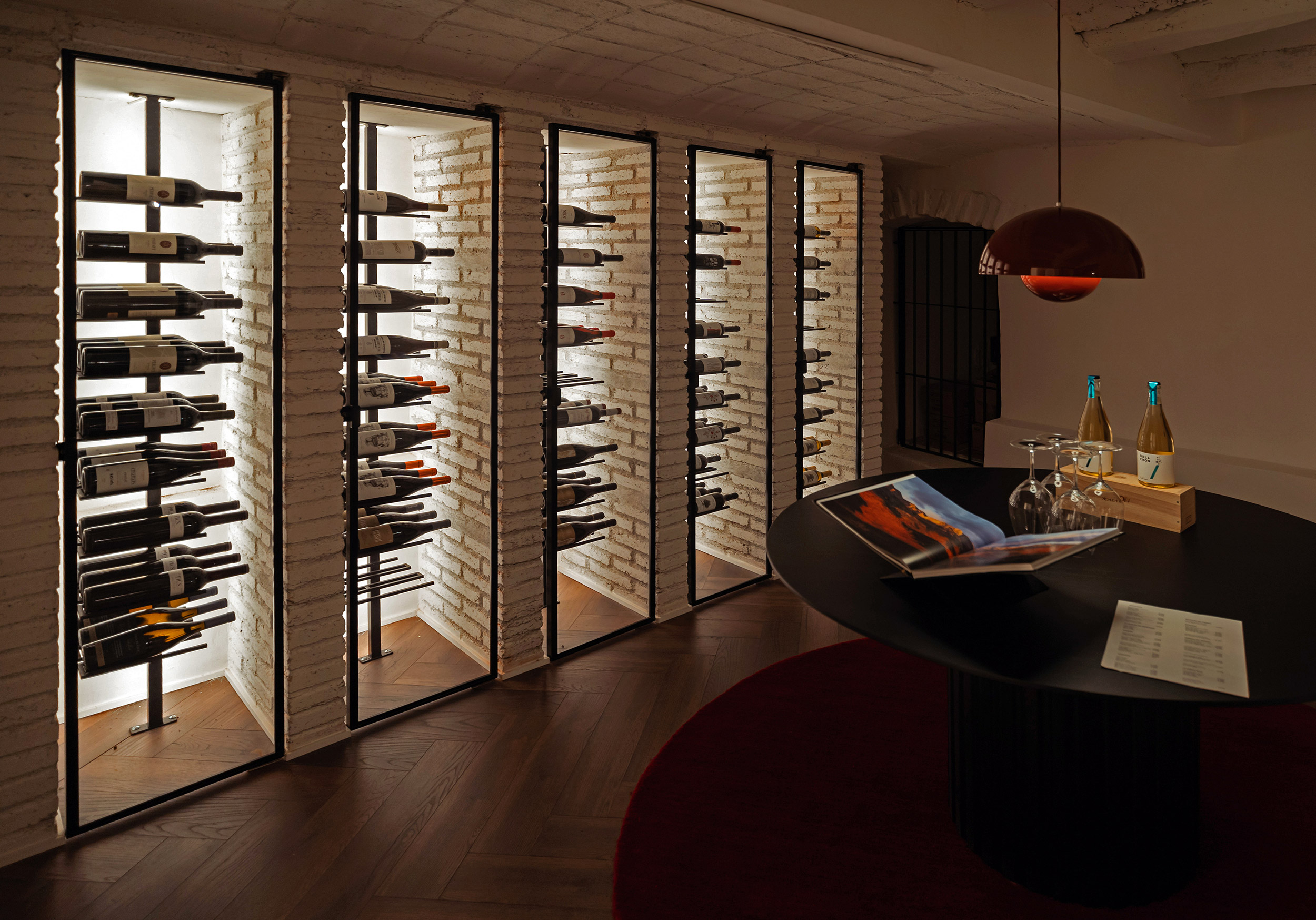 G 16 Ora Priorat Vine House