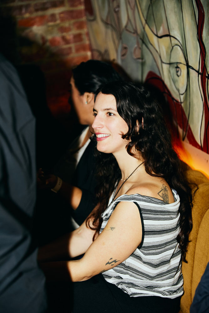 DH SALES24 S NY Travelpro 16