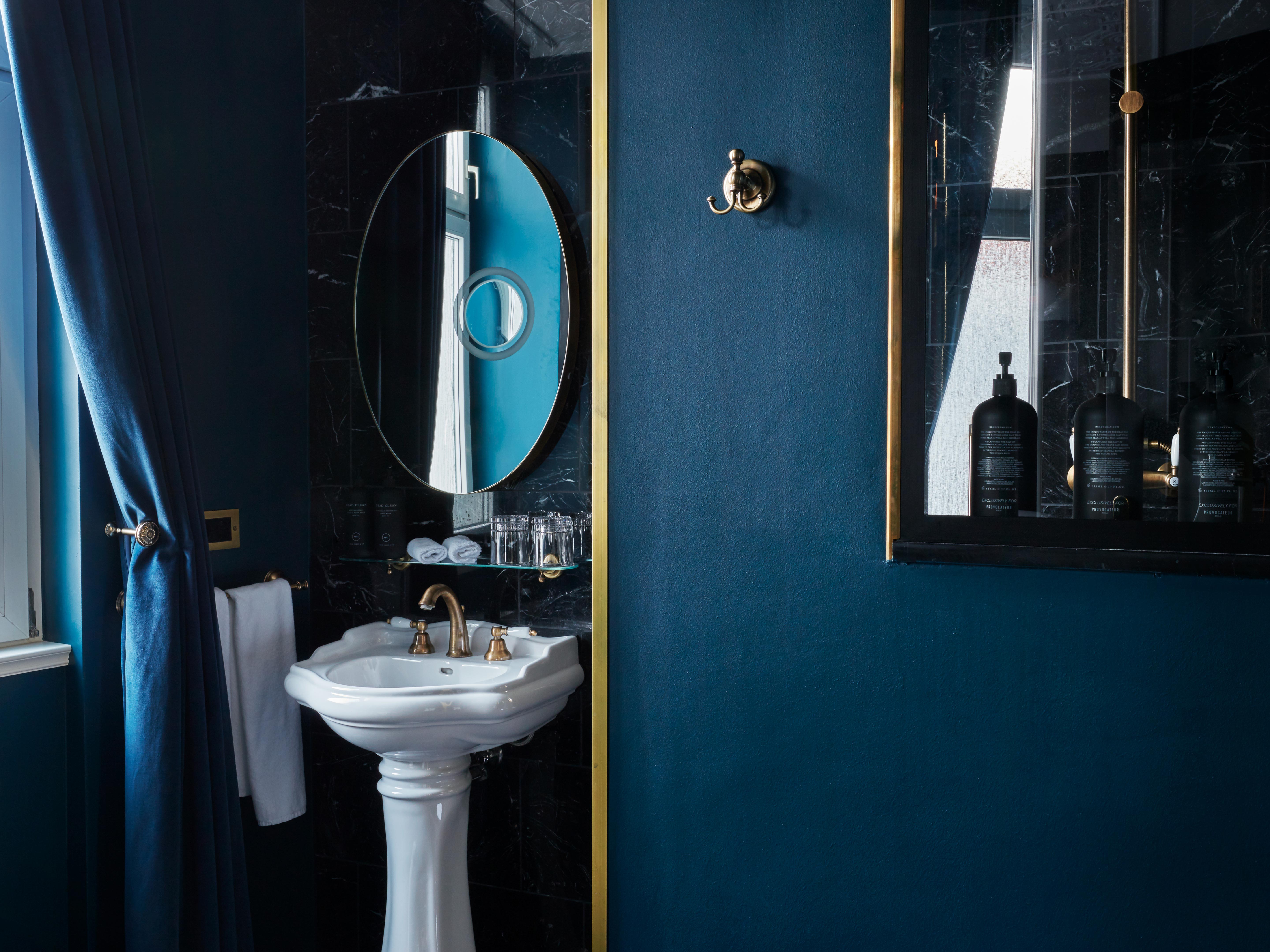 Classic, Provocateur