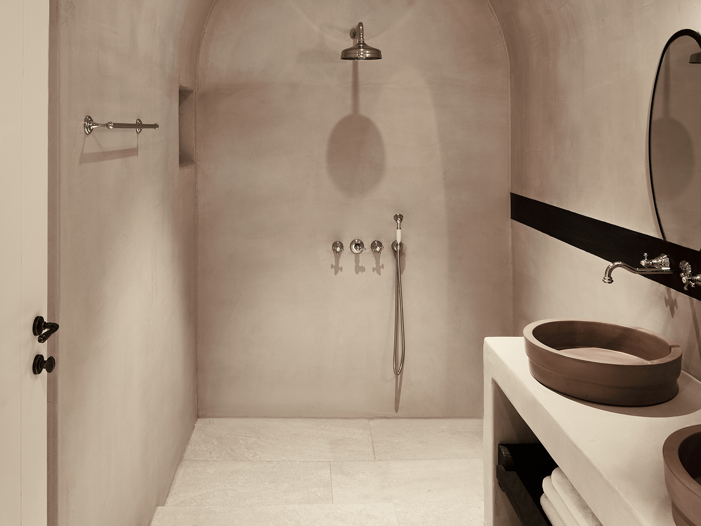 Istoria Tarina Suite R 06 (1)