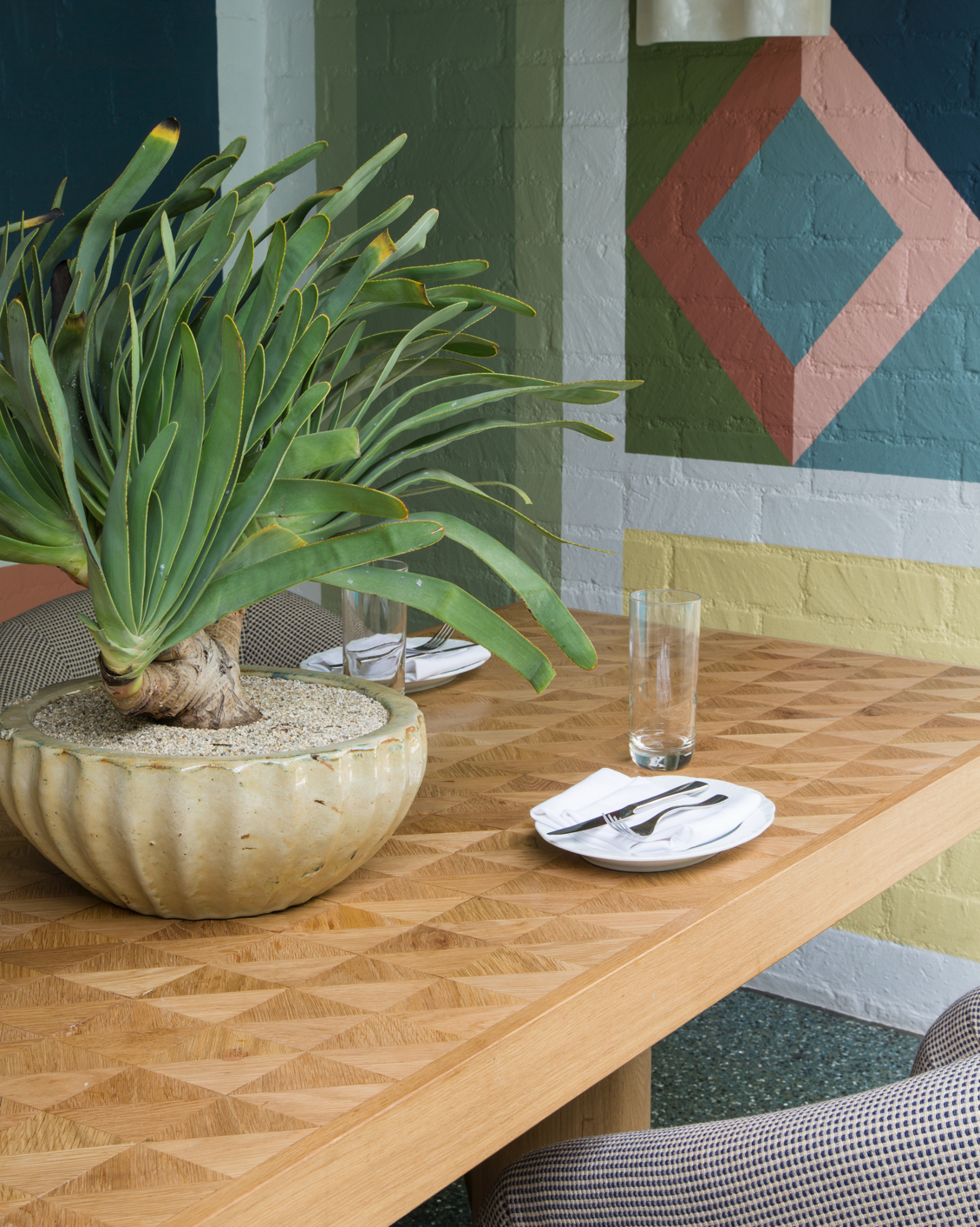 Avalon Hotel Beverly Hills Theme Box 1 02